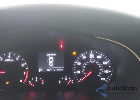 2016 Kia Cadenza z USA, uszkodzony, nr VIN KNALN4D77G5215494